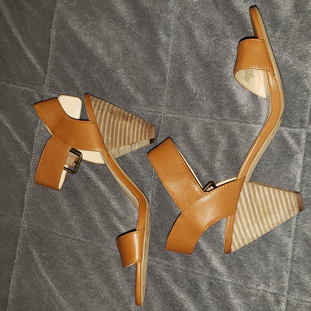 Sole society brown 8m. 3" heel sandals